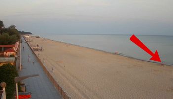 5:50 na plaży w Sarbinowie. Taki widok uchwyciła kamera