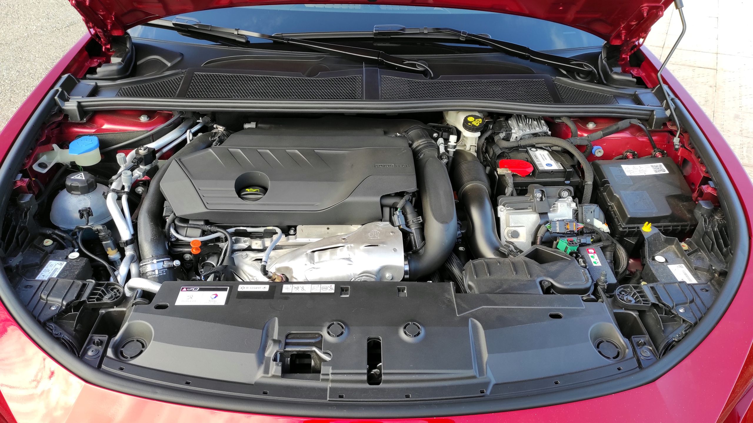 Peugeot 408 Hybrid
