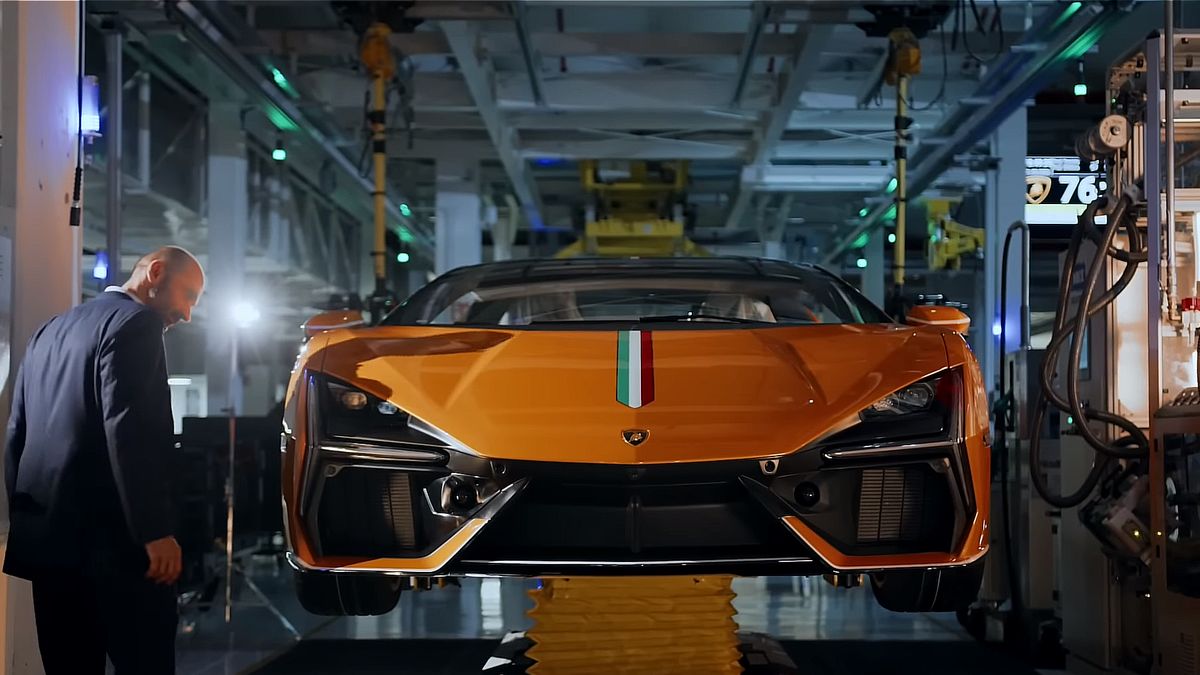 Lamborghini Revuelto na linii produkcyjnej