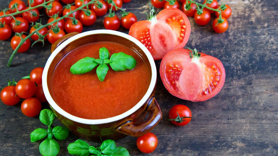 Aromatyczna zupa pomidorowa
