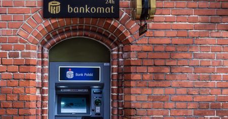 Czy bankomatów ubywa? Są nowe dane