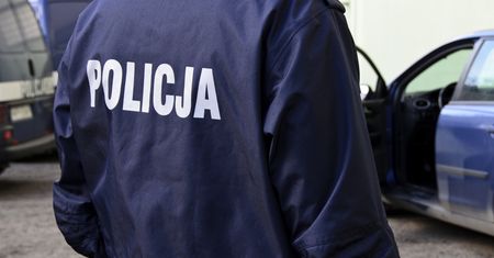 Wjechał w auto ekipy filmowej. Był tak pijany, że wypadł z samochodu