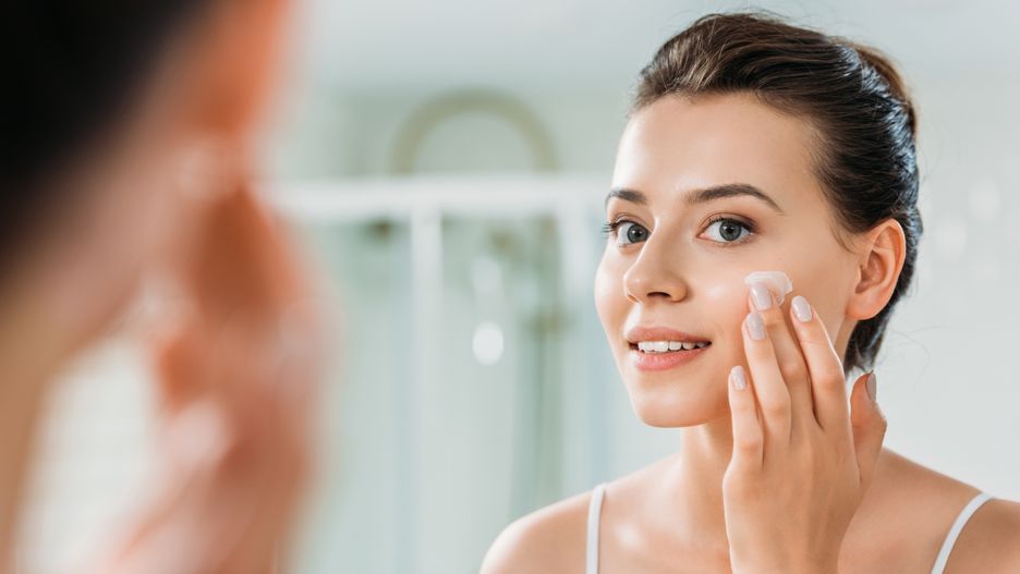 kobieta krem do twarzy uroda kosmetyki beauty 