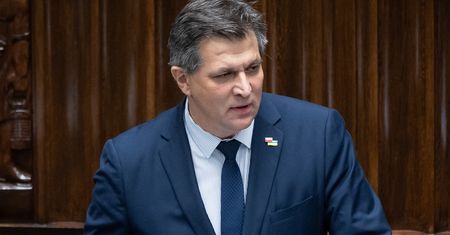 Poseł PiS przeprasza. "Wkradł się chochlik"