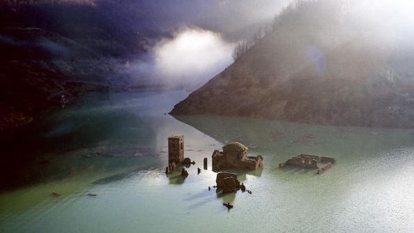 Wioska od dziesięcioleci znajduje się pod wodą.