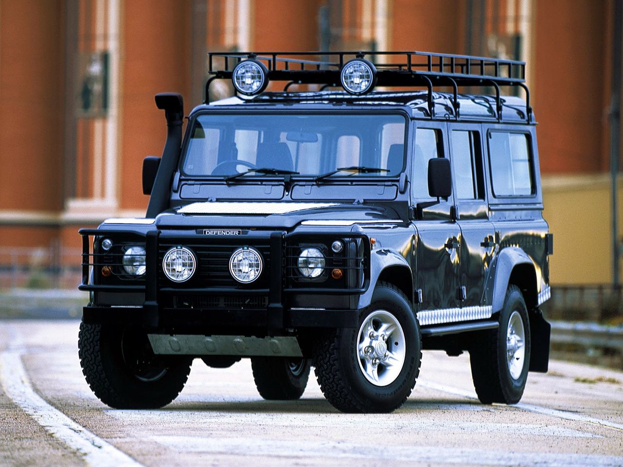 Land Rover Defender 110 Station Wagon AU-spec (1990–2007)
