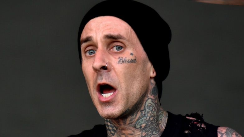 Travis Barker widziany po raz pierwszy po wyjściu ze szpitala
