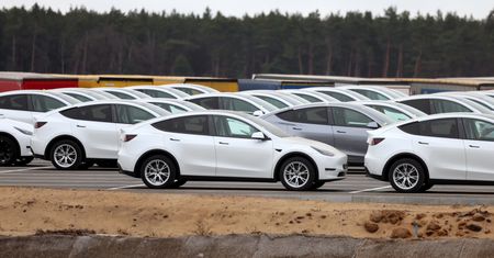 Tesla wraca na szczyt, czyli najchętniej wybierane auta w sierpniu