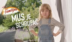 Wafelki Familijne promowane hasłem "Mus je schrupać"