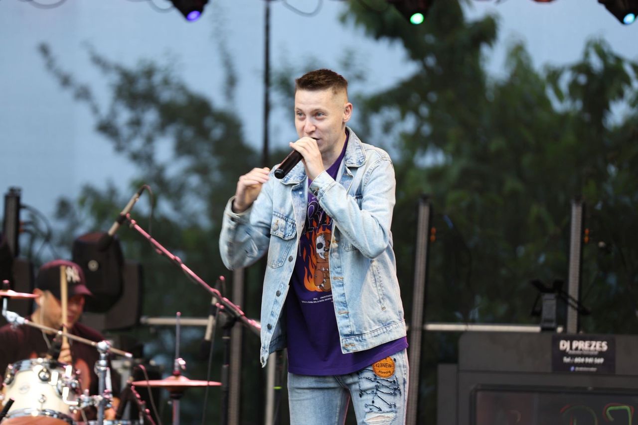 Udana zabawa na pikniku w Kłonówku Kolonii w gminie Gózd. Świetny koncert zespołu Midix