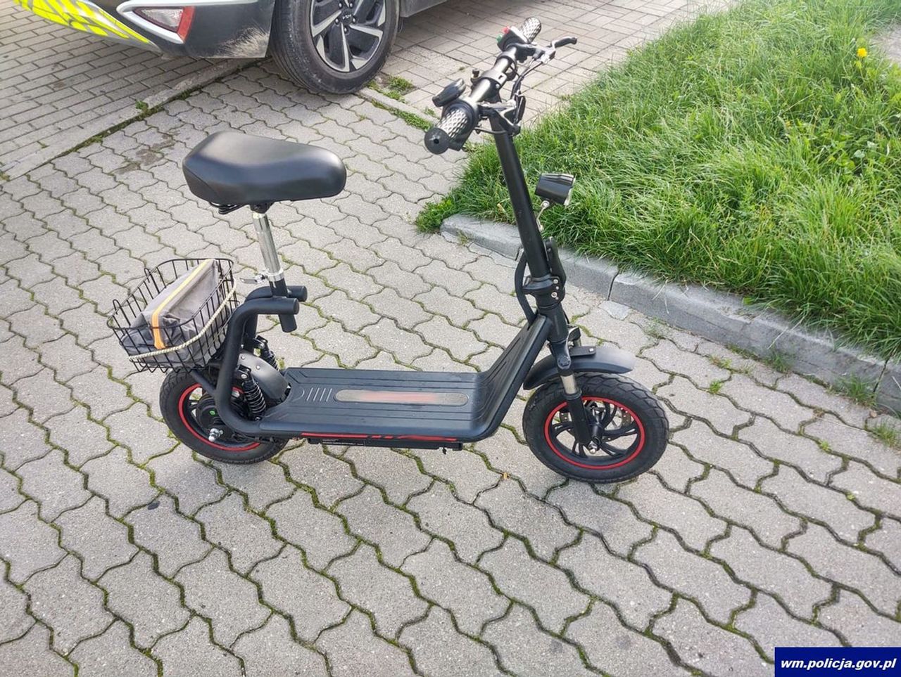 Ełk: Pijany 66-latek jechał przez miasto na hulajnodze z siodełkiem