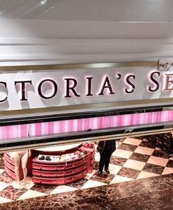 Модель Victoria's Secret’s приїхала до Польщі допомагати українським біженцям