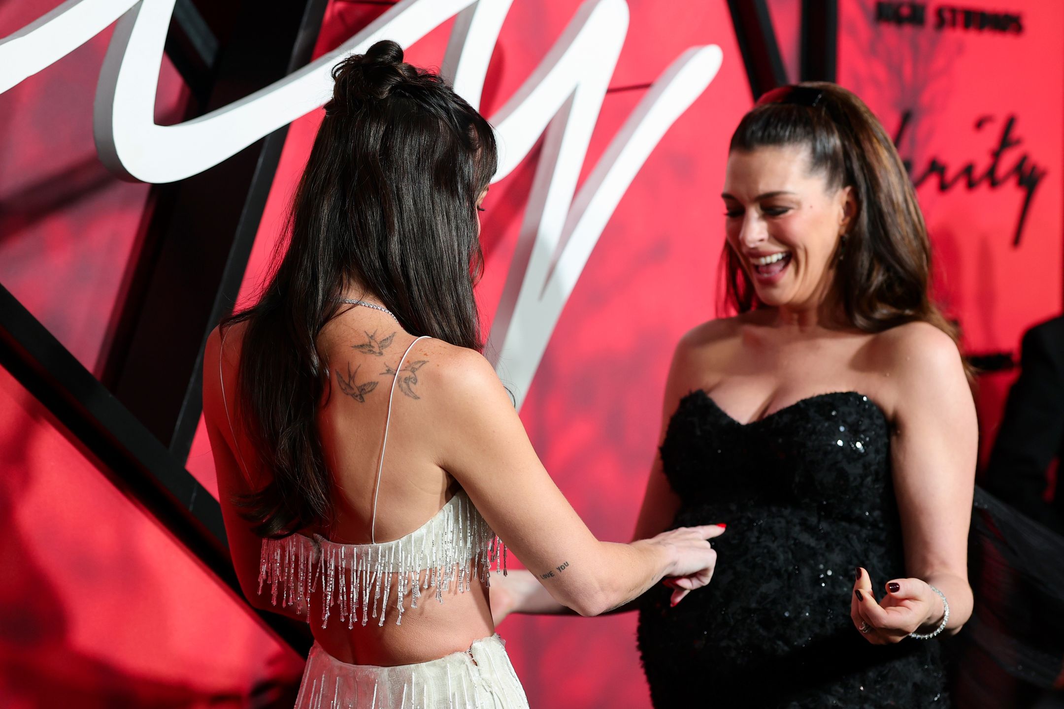 Anne Hathaway oraz Dakota Johnson