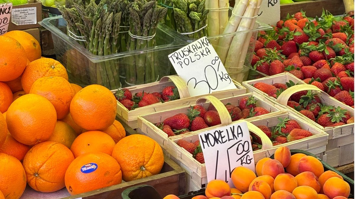 Ceny truskawek na targowisku w Warszawie