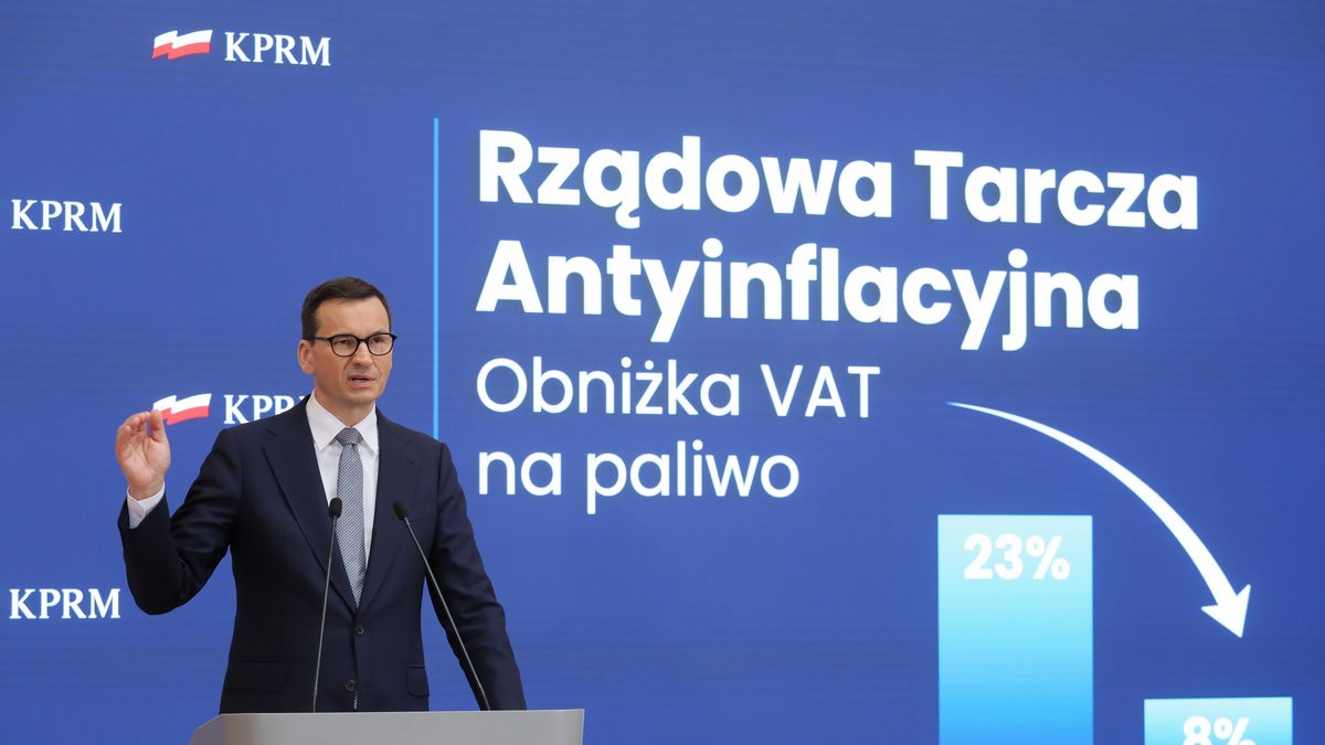 Warszawa, 29.07.2022. Premier Mateusz Morawiecki podczas konferencji prasowej w siedzibie Kancelarii Prezesa Rady Ministrów w Warszawie, 29 bm. Konferencja dotyczyła bieżących problemów gospodarczych. (ad) PAP/Paweł Supernak