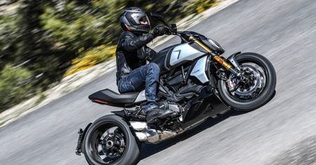 Ducati Diavel – cena, informacje, dane techniczne