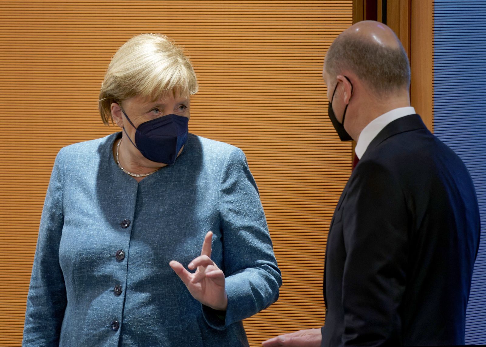 Weekly German cabinet meeting in Berlinepa09481128 German Chancellor Angela Merkel (L) Finance Minister Olaf Scholz (R) attend a weekly cabinet meeting of the German federal government ahead of the national elections at the chancellery in Berlin, Germany, 22 September 2021. The German federal election will be held on 26 September 2021.  EPA/HENNING SCHACHT / POOL Dostawca: PAP/EPA.HENNING SCHACHT / POOL