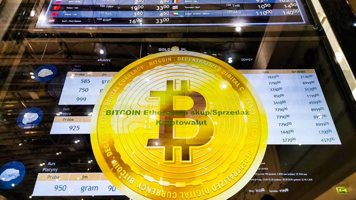 Bitcoin symbol is displayed in a window of a money exchange office in a shopping center in Krakow, Poland on January 11, 2023.  (Photo by Beata Zawrzel/NurPhoto via Getty Images)