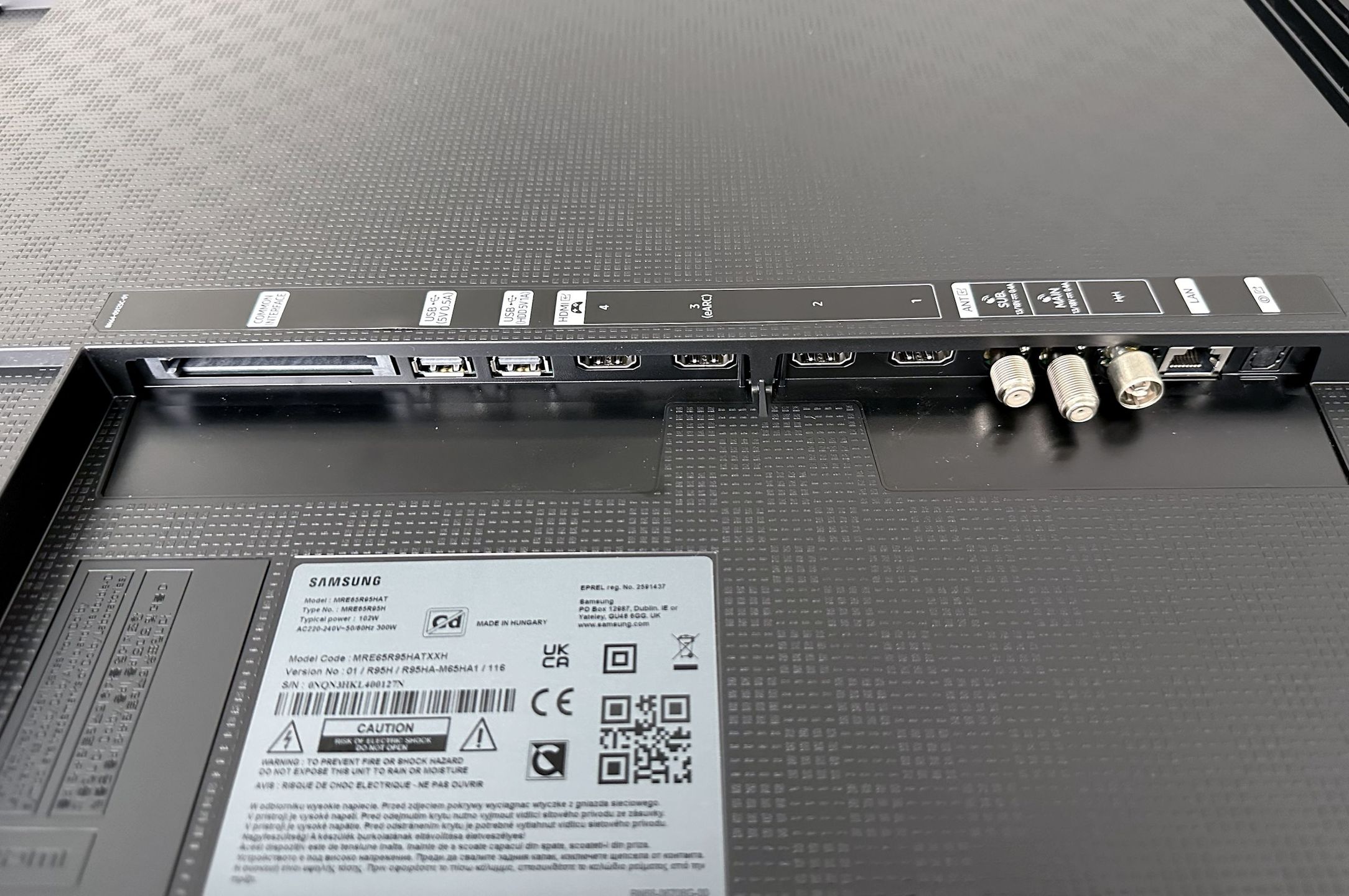 Samsung Micro RGB 65R95H - złącza