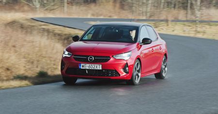 Test Opla Corsy 1.2 Turbo 130 KM: pięć powodów, dlaczego jest lepsza od bliźniaczego Peugeota 208