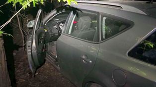 Warszawa: Porzucone auto na skraju lasu. Interweniowała policja