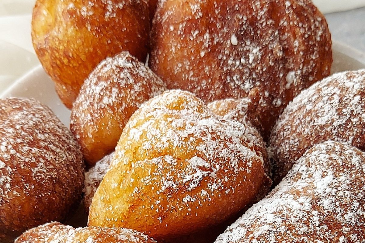 Whip up cloud-like mini donuts without yeast. Secrets of pudding-spiked recipe