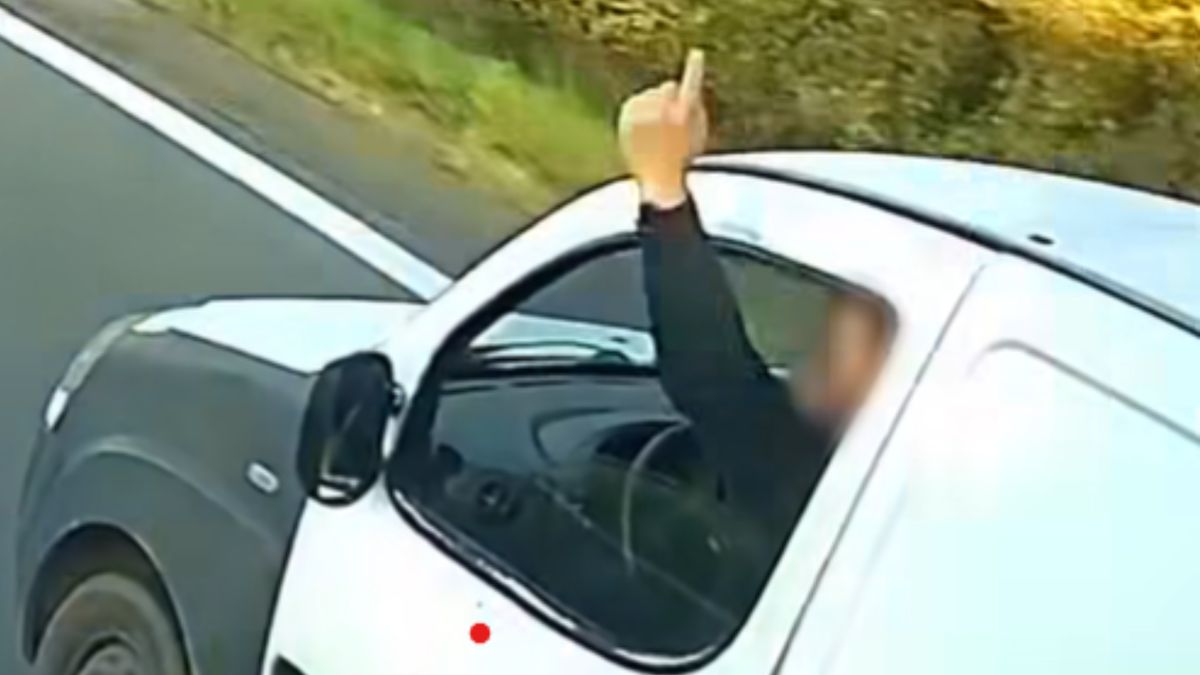 Skandaliczne zachowanie kierowcy fiata.