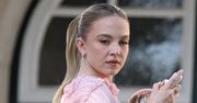 Niewyretuszowana Sydney Sweeney pozuje w kreacji Magdy Butrym. Ładnie? (FOTO)
