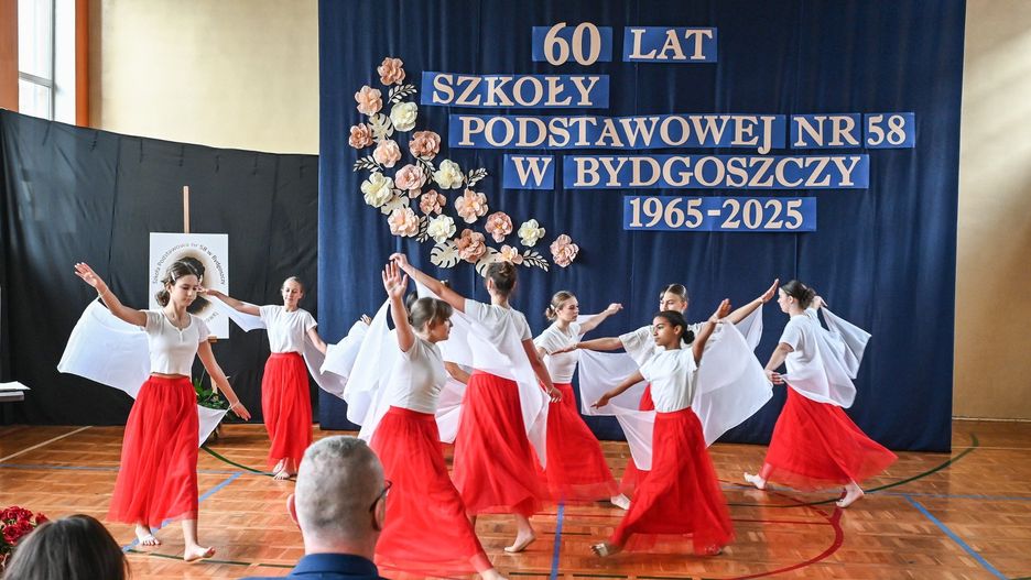 Zdjęcia z piątkowej gali na 60-lecie SP nr 58 w Bydgoszczy zamieszczamy w naszej galerii.
