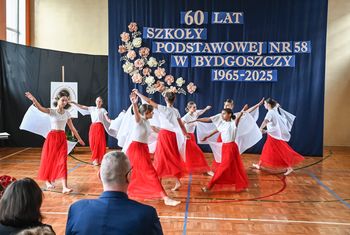 Bydgoszcz: Tak świętowano jubileusz 60-lecia SP nr 58. Ta podstawówka pięknie wpisała się w krajobraz Śródmieścia