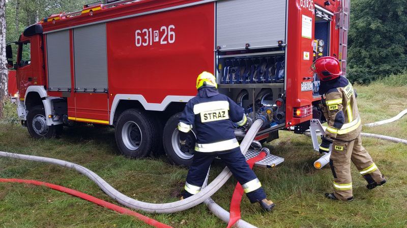 Strzelce Opolskie. Groźny pożar budynku gospodarczego. W środku zwierzęta