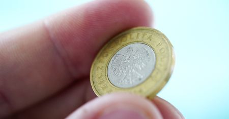Złoty się umacnia. Euro zanurkowało poniżej granicy, której nie przebiło od lat
