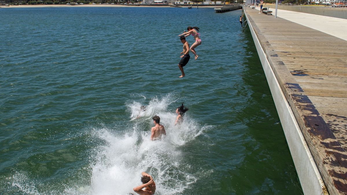 Turyści robią wszystko, aby się ochłodzić 