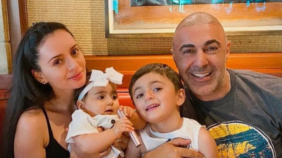 Korzystała z samolotowej łazienki, kiedy stewardessa celowo ją zatrzasnęła. Atak na młodą matkę miał podłoże rasistowskie?