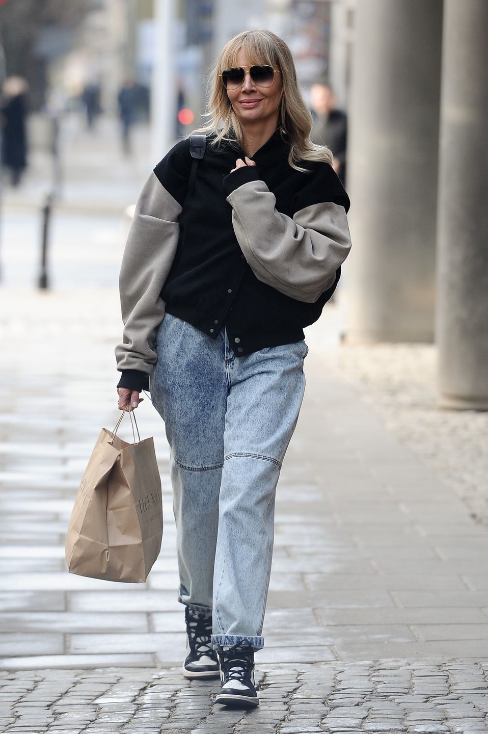 Wiosenna Agnieszka Woźniak-Starak opuszcza studio TVN w sportowej stylizacji