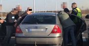 Dynamiczna akcja policjantów na drodze ekspresowej. Zatrzymano trzech poszukiwanych mężczyzn