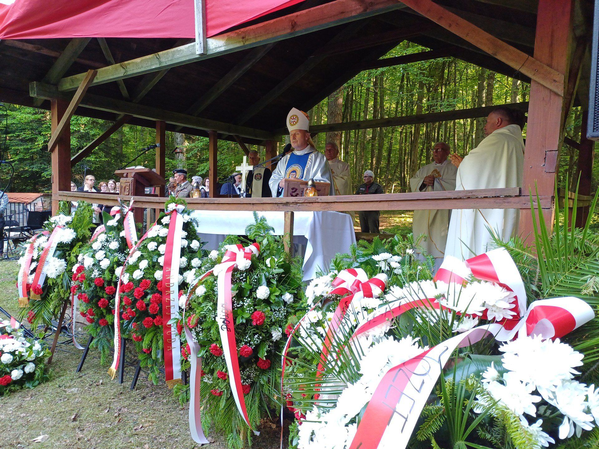 Mszę polową w intencji bohaterskich żołnierzy Zgrupowań Partyzanckich AK &#34;Ponury&#34; odprawił ksiądz biskup Marek Solarczyk, Ordynariusz Diecezji Radomskiej. 