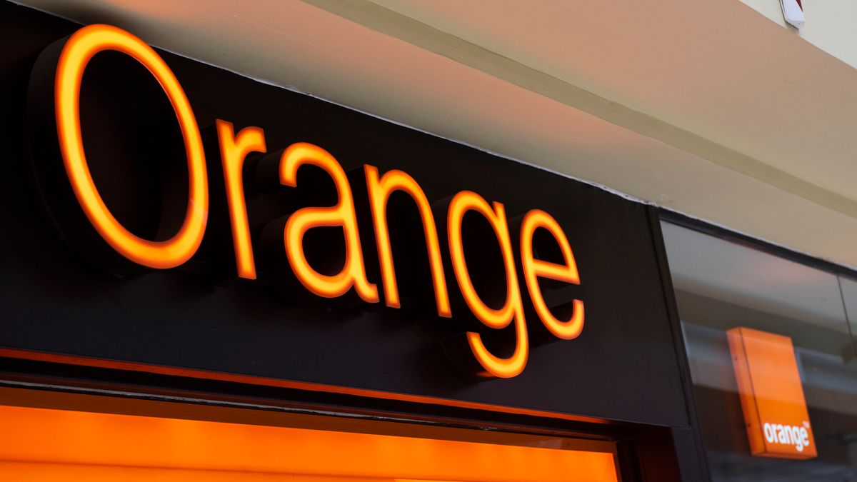 Orange oszczędza papier. Umowę podpiszesz na tablecie, fot. Getty Images