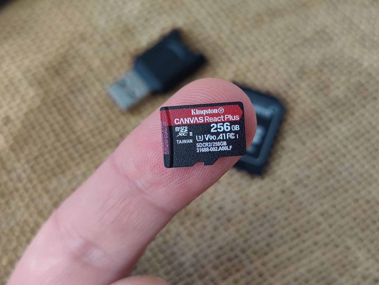 Kingston Canvas React Plus [256 GB] - karta pamięci dla wymagających twórców!