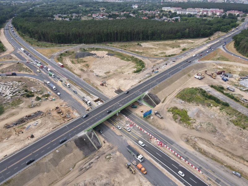Obecnie trwa przygotowanie budowy dróg  o długości blisko 2060 km m.in. z  Programu Budowy Dróg Krajowych.