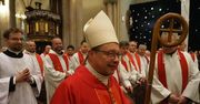 Łódź: Mieszkańcy żegnają kardynała Grzegorza Rysia