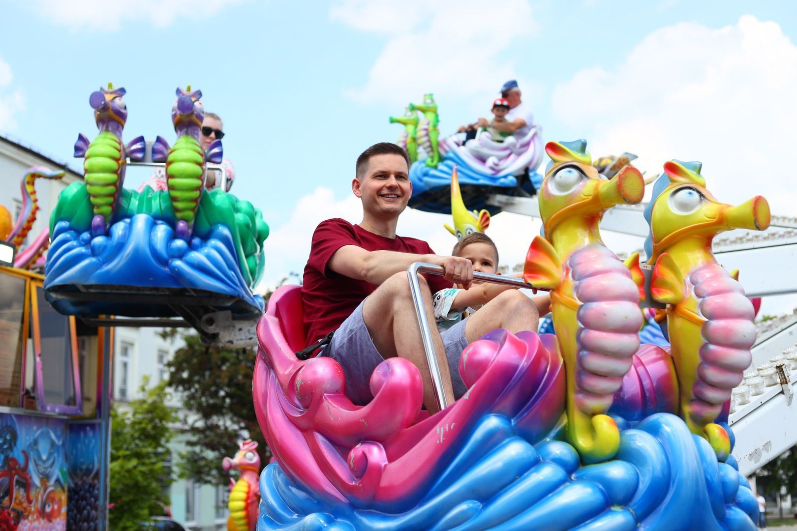 Ogromnym zainteresowaniem cieszyły się karuzele, szczególnie te z motywem bajkowym. Przynosiły mnóstwo radości i uśmiechu na twarzy