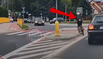 Aż wrze. Rowerzysta nagrany w Szczytnie. 0,5 mln wyświetleń
