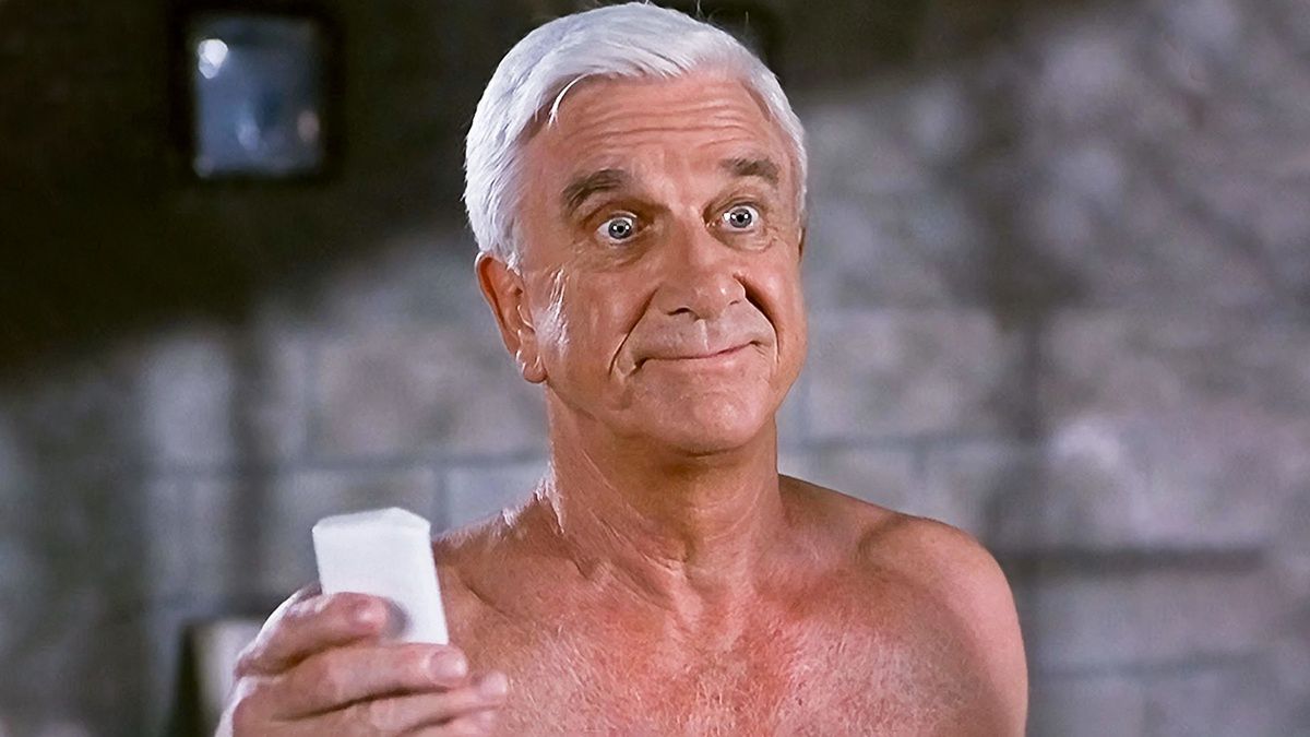 Leslie Nielsen w "Nagiej broni"