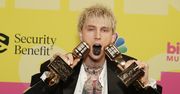 Machine Gun Kelly wyglądał ciekawie. Ale, gdy pokazał język, wszyscy oniemieli