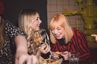 Świadomie rezygnują z picia alkoholu. Pokolenie Z lansuje modę na "clean life"