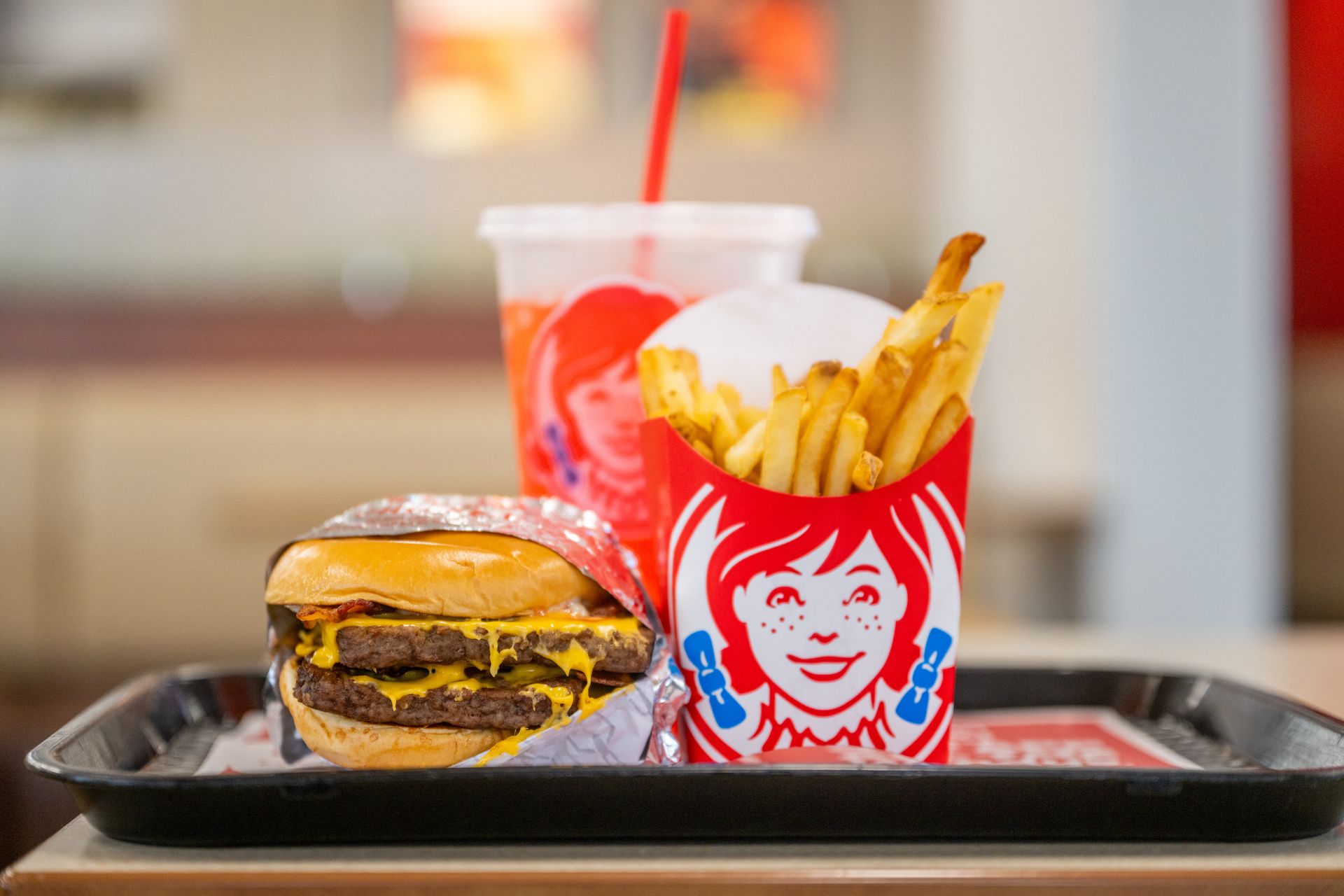Konkurencja McDonald's wchodzi do Polski. Ruszyły poszukiwania