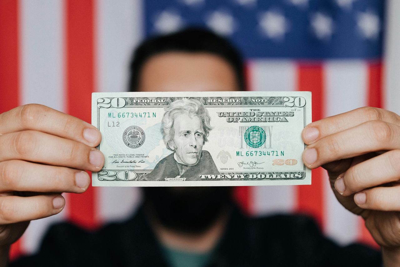 US economy contracts by 0.2%: Dollar and recession fears rise
