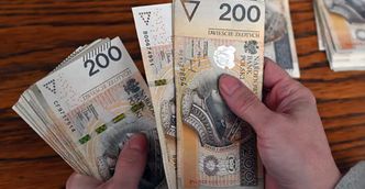 Wakacje kredytowe. "Weź na miesiąc i spłać trzy raty". Na to rząd nie patrzy