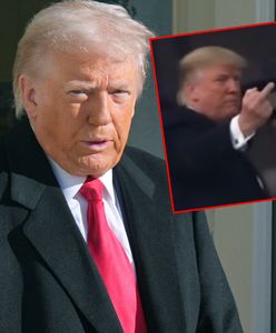 Wulgarny gest Trumpa. Pokazał środkowy palec